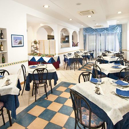 Hotel Adler Riccione Esterno foto