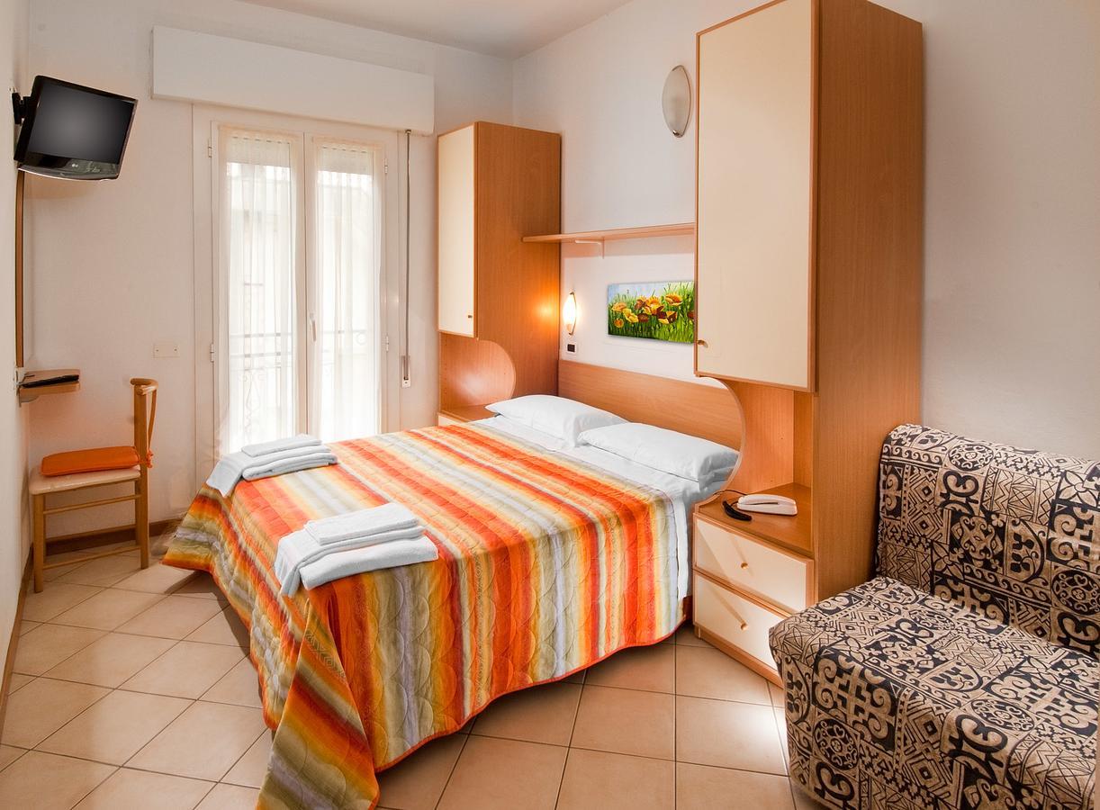 Hotel Adler Riccione Esterno foto