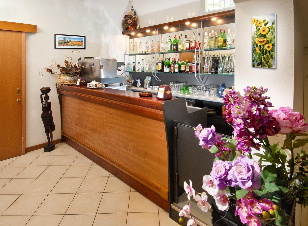 Hotel Adler Riccione Esterno foto